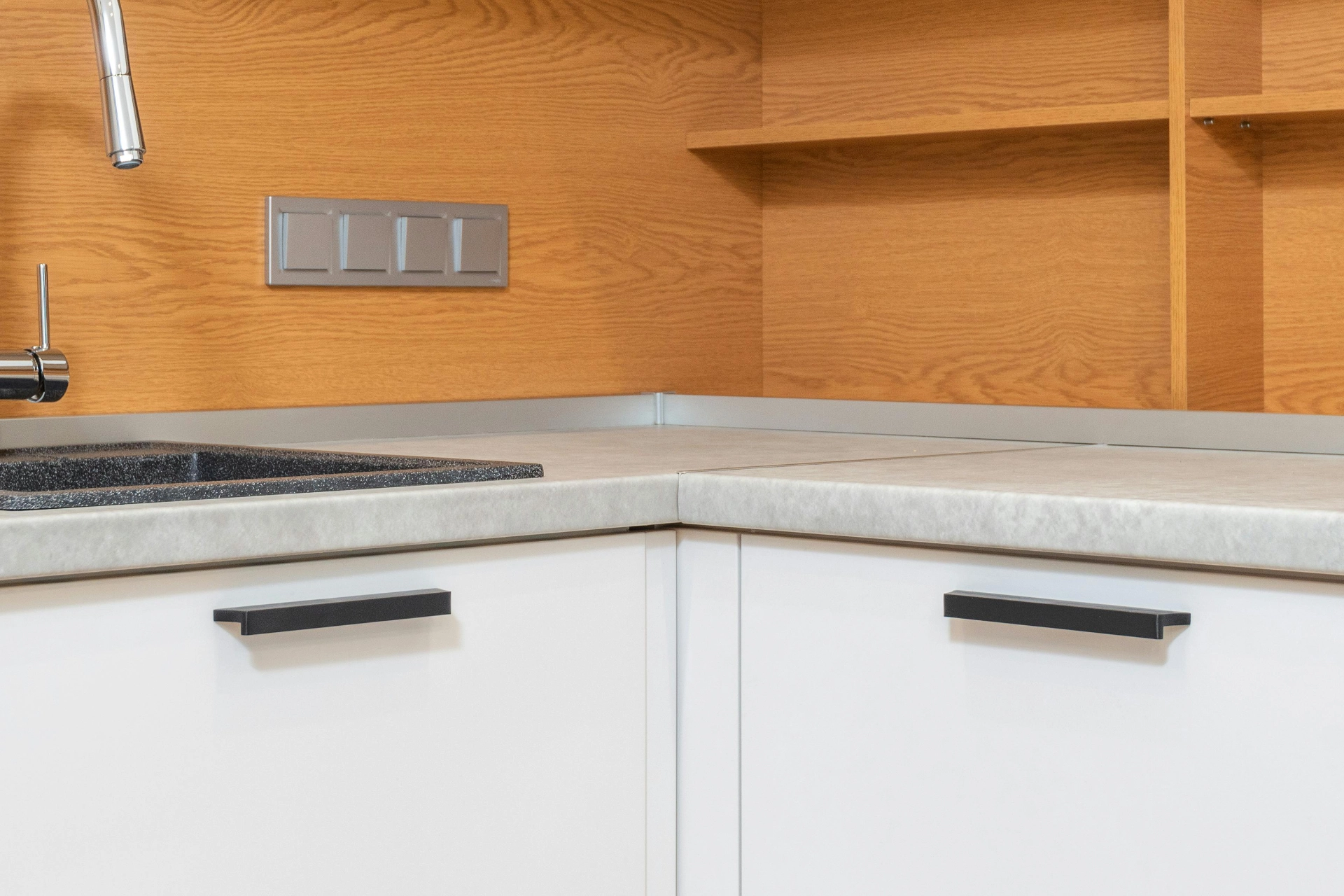 Application of aluminum handles